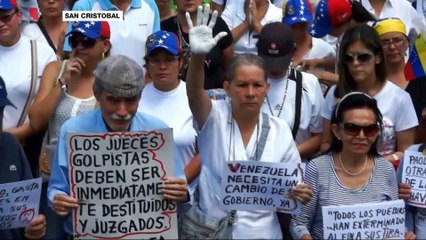 Venezuelans defy police in fresh protests