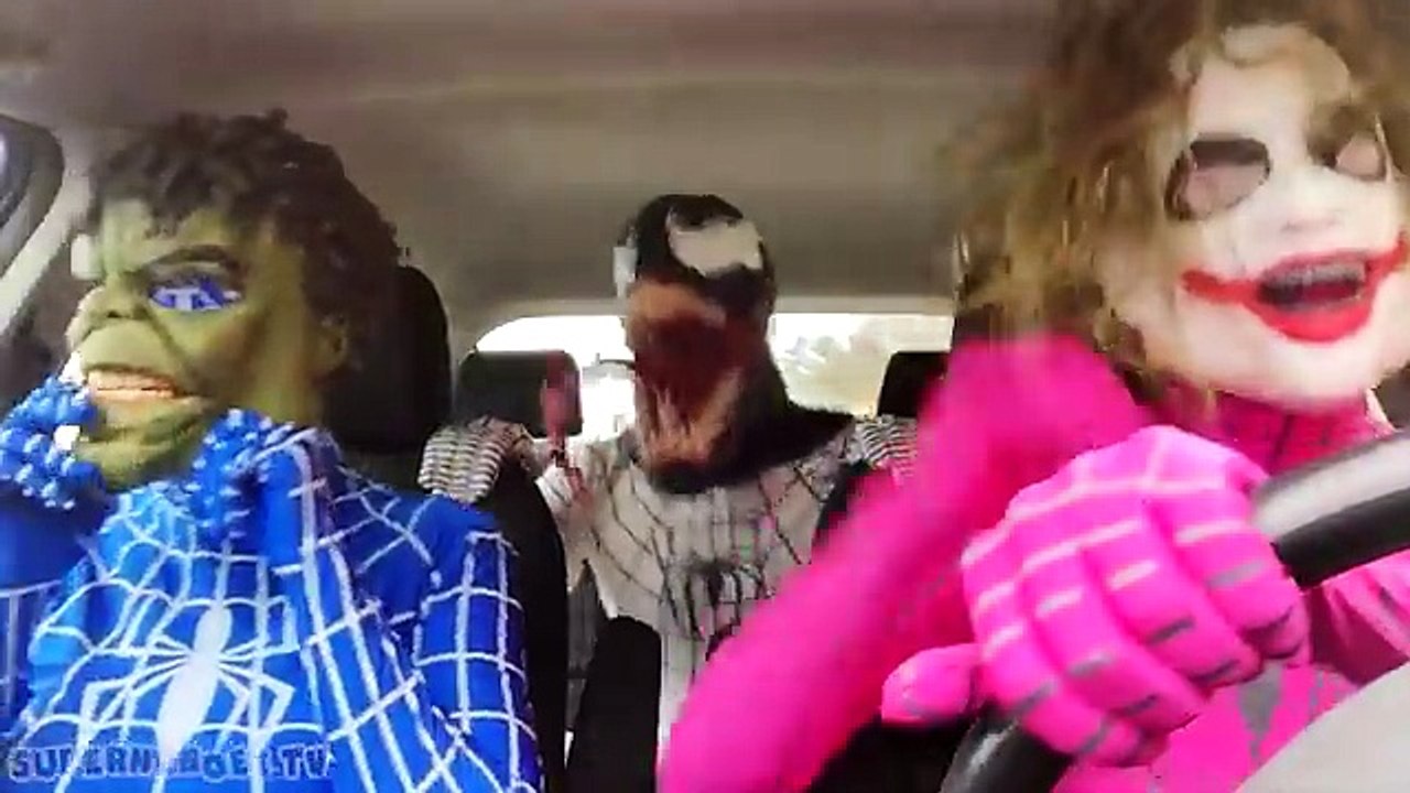 [Superheroes Carpool Karaoke Parody] Pink Spiderman, Bleu Spiderman & Venom