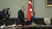 Cumhurbaşkanı Recep Tayyip Erdoğan Koltuğunu 4. Sınıf Öğrencisi Yiğit Türk'e Devretti