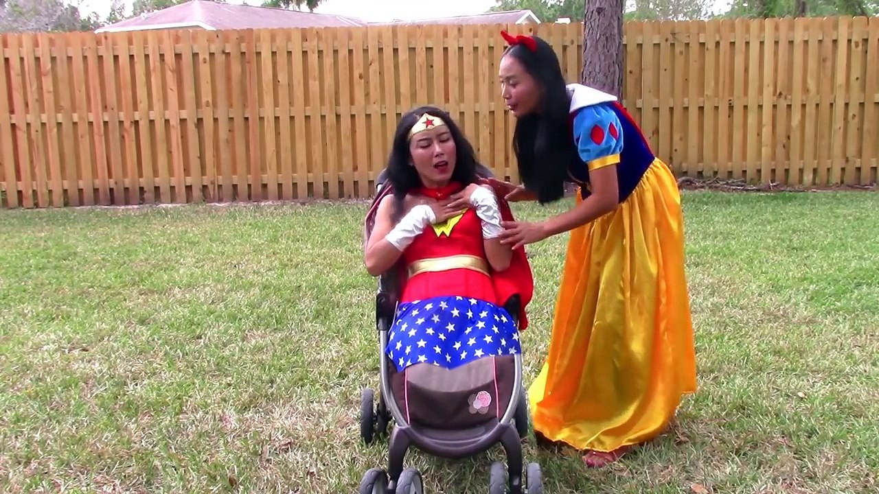 Joker Police family vs Snow White, Maleficent w/ Pink spidergirl, Frozen Elsa, Giant foot