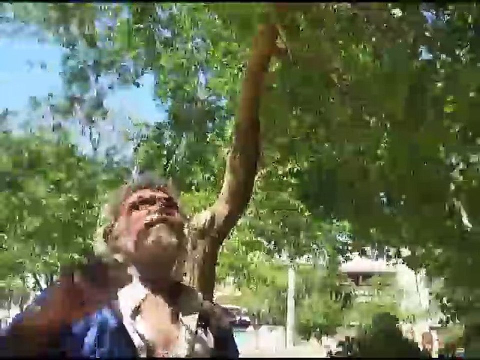 গাছের ডাল-পাতা খেয়েই বেঁচে আছেন ২৫ বছর