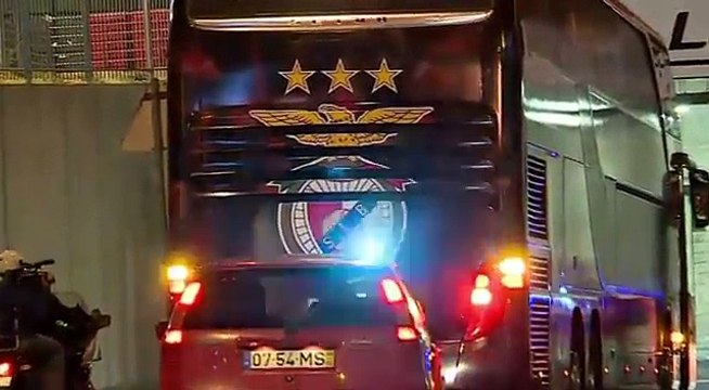 JOGADORES DO BENFICA RECEBIDOS EM CLIMA DE FESTA NA LUZ