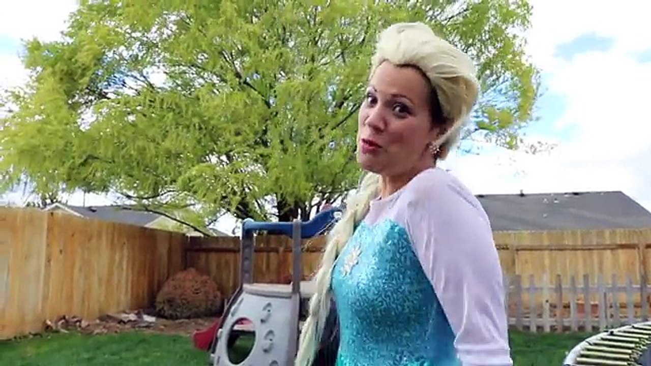 Joker Girl vs Frozen Elsa & Olaf - Real Life Superhero Movie
