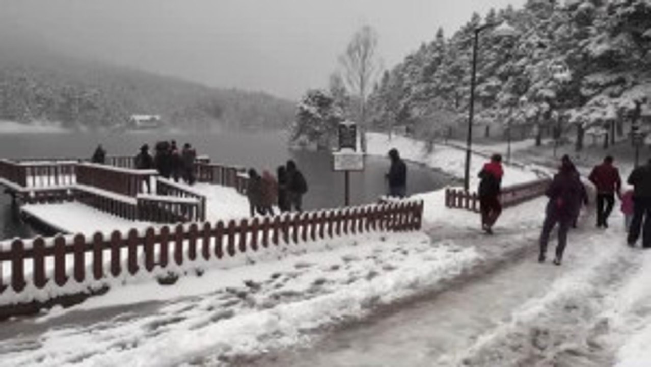 Gölcük Kar Yağışına Rağmen Tatilcileri Ilgi Odağı Oldu - Bolu