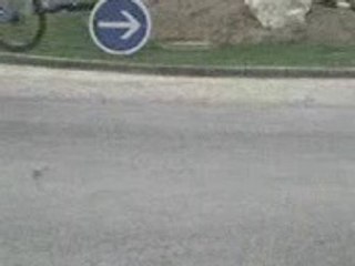 Mickaël 13 ans record d'aurec sur Loire sur une roue à vélo 