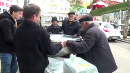 Bilecik'te Çarşı Esnafı Helva Dağıttı