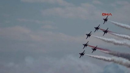 Antalya Türk Yıldızları Antalyalıları Selamladı