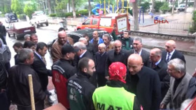 Manisa Valisi Güvençer, Depremlerden En Çok Etkilenen Mütevelli Mahallesi'nde Inceleme Yaptı