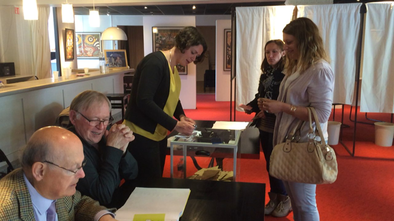 Bureau de la Pyramide, 76,45% de participation à 17h