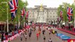 Le coureur de marathon de Londres qui abandonne sa propre course pour aider un athlète totalement épuisé