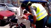 This Video Of KPK Traffic Warden Serving Beverage To Little Angel Is Going Viral On Social Media