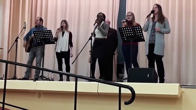 Seigneur écoute Tes enfants prier