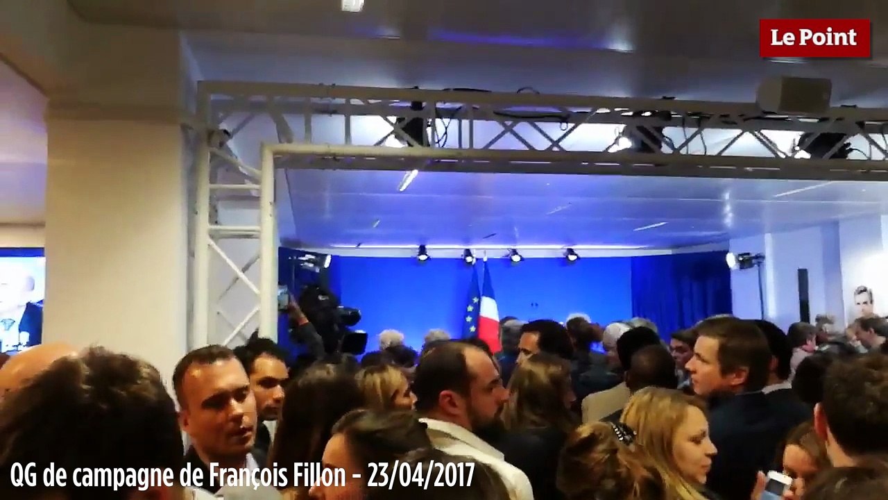 Les militants Les Républicains en attente du discours de François Fillon