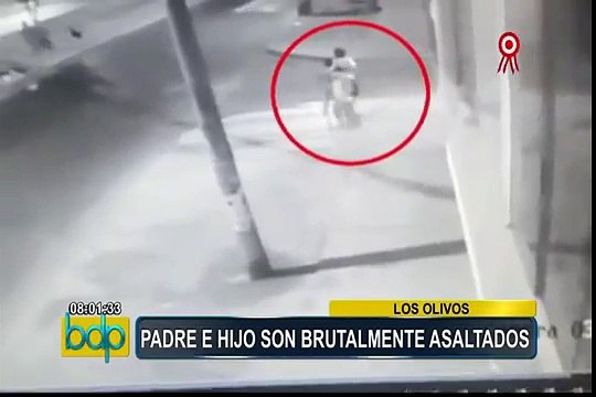 Padre e hijo son brutalmente asaltados en Los Olivos