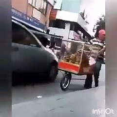 Çok komik bağırıyor mutlaka izleyin