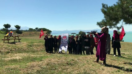 Milli iradeye darbe vurulamaz onun için bizde nöbetteyiz