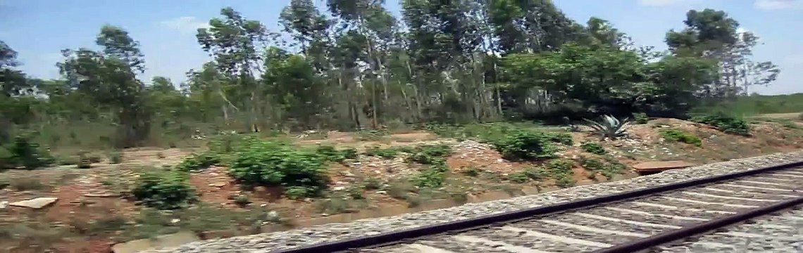 ED WAP-4 speeds through Malur with YPR - HWH Duronto Express