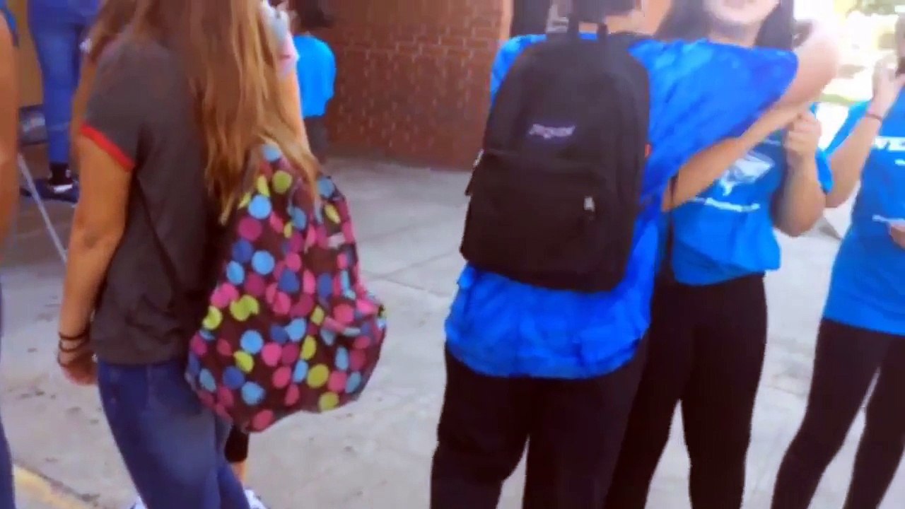 kid throws up after her first kiss..