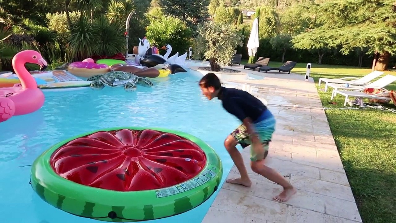 Swan Et Neo 24 Heures Dans La Piscine