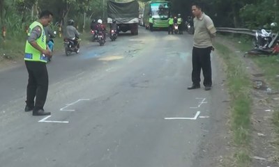 Bus Tabrakan dengan Truk, 10 Orang Tewas
