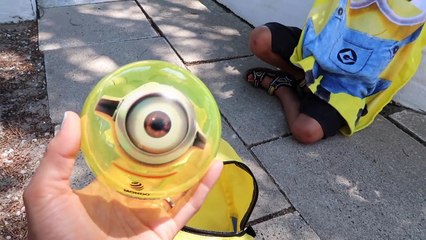 VLOG - CHASSE AUX SURPRISES MINIONS !