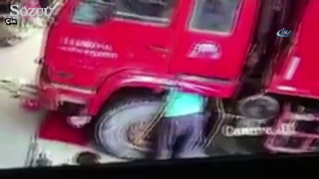 Kamyonun lastiği patladı: Şoför hayatını kaybetti