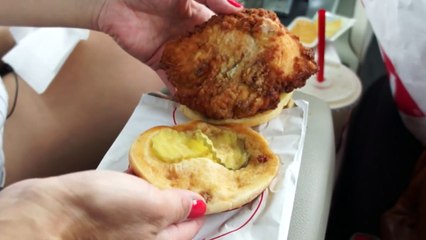 Chick Fil-A Original V.S. Spicy Sandwich TASTE TEST | Versus