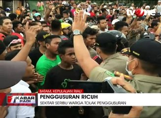 Tolak Penggusuran, Warga Hadang Alat Berat