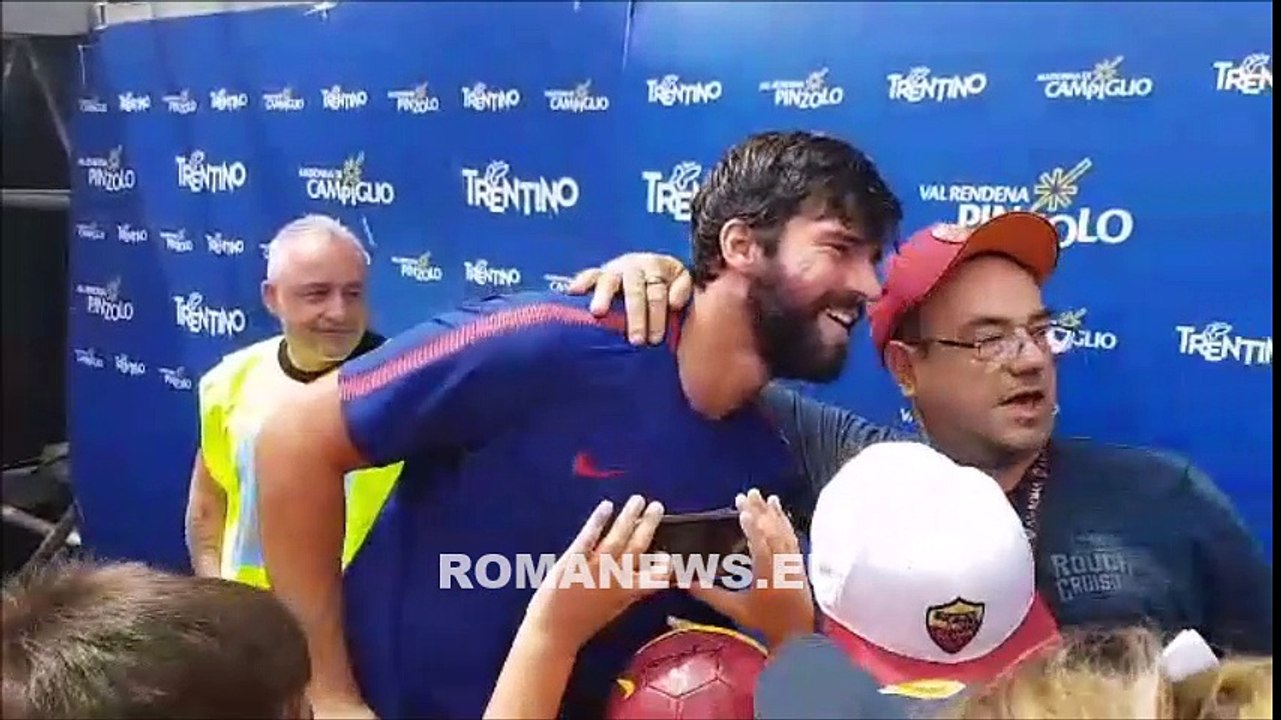 Pinzolo. Alisson agli autografi con i tifosi