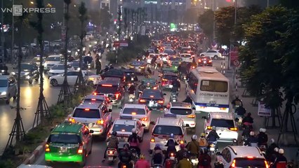 How traffic in Vietnam flummoxes tourists
