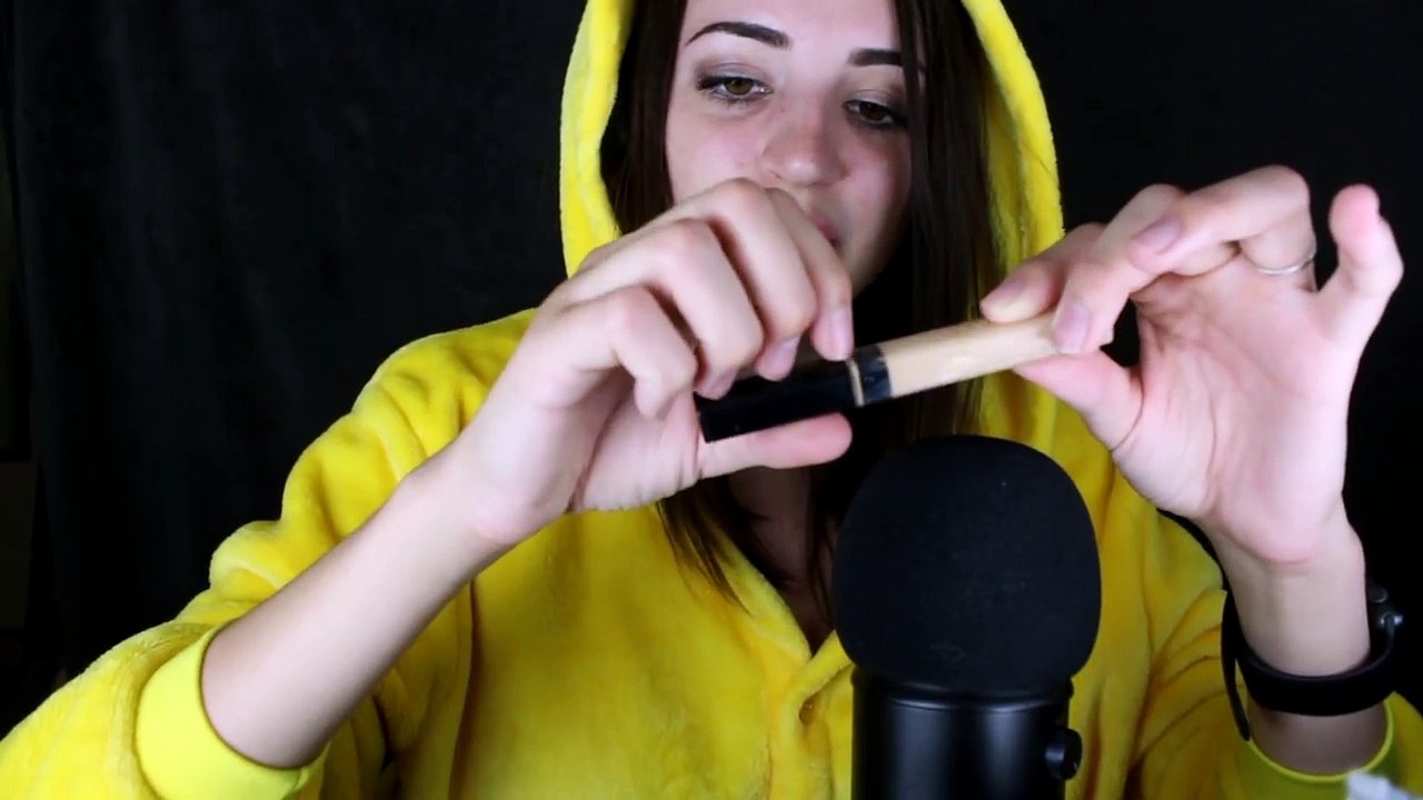 [ASMR] My Make-up Collection (Soft Spoken, Tapping)