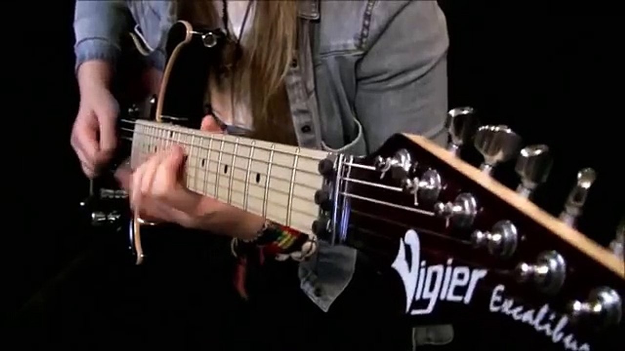 The 2016 Guitarist of the Year The Outstanding Tina S Un beau guariste!