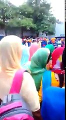 Old Guru Doing Wrong Work in Public Must Watch