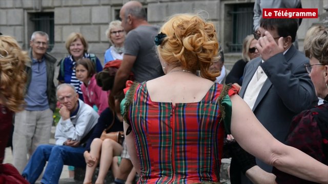 Vannes. Belle Epoque : l'heure du bal place de l'hôtel de ville