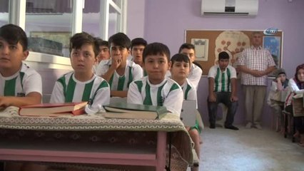 Kur'an Kursu Öğrencileri 15 Temmuz Şehitlerini Dualarla Andı