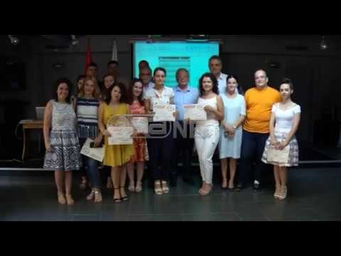 Ora News - Konkursi - Konsujt e Nderit, shpallen fituesit e eseve më të mira të studentëve