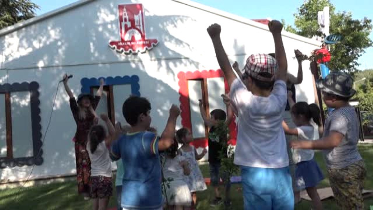 Minikler Müzikler Eşliğinde Hem Öğreniyor, Hem de Doyasıya Eğleniyor