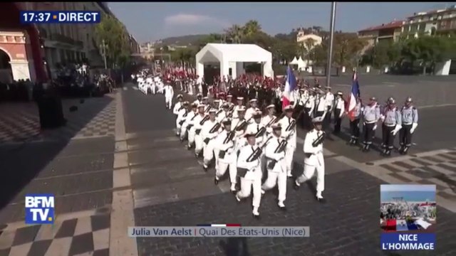 Nice: défilé aérien de la patrouille de France pour la cérémonie d'hommage
