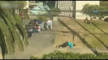 Polis Soyguncularla Çatıştı, Genç Kadın Yerde Can Çekişerek Öldü!