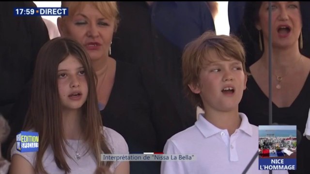 Commémorations à Nice: un chœur d'enfants interprète l'hymne de la ville