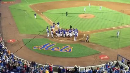 Tim Tebow hits walk-off home run