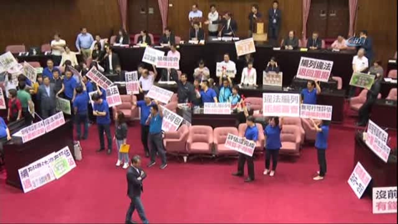 Tayvanlı Milletvekilleri Birbirine Girdi