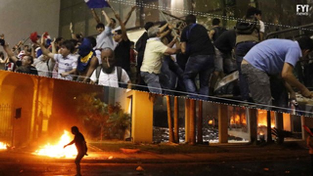 Voto do Congresso gera protestos e incêndios no Paraguai