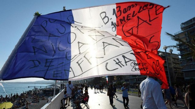 Emmanuel Macron garante apoio às vítimas do atentado de Nice