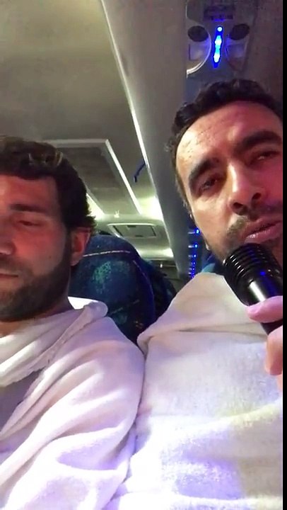 Metin Demirtaş & Ömer Sarigül. Danimarka Diyanet kafilesi, Umre 2017. Ten'im; Hz. Âişe (RA.) Mescidinden Kabe'ye gidiş. Kabe heyecani. Kabe sevinci ve salavati serifeler tekbirler. Salavati Serife dinle. Sallu alâ rasulina Muhammed. Kabe yolculugunda
