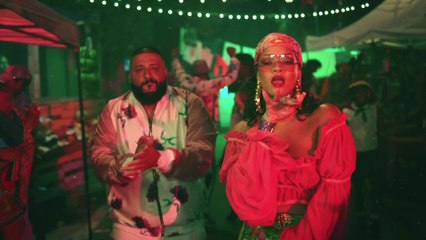 下载视频: DJ Khaled - Wild Thoughts ft. Rihanna, Bryson Tiller