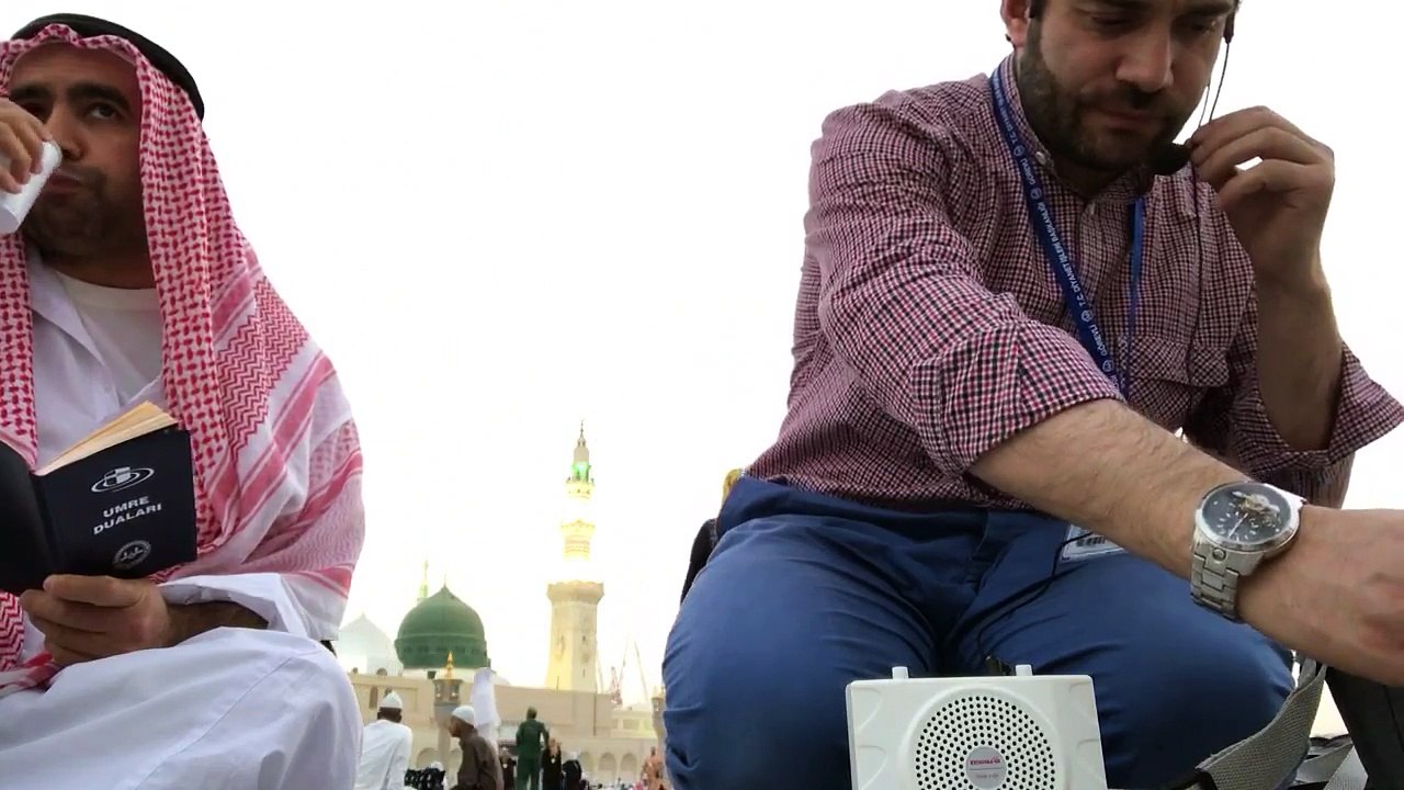 Medinede Tüm Yasin-i Serif tilaveti. Metin Demirtaş & Ömer Sarıgül. Umre 2017. Medine'de Yeşil Kubbe önünde Yâsin suresi. Surah Yâsîn mp3. Müthis kiraat yok böyle bir ses. Dünyanin güzel sesli hafizlarindan Kuran tilaveti. Kabe imami Mahir Yasin suresi.