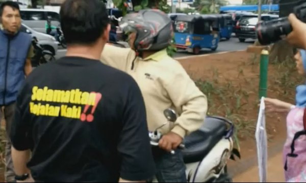 Komunitas Pejalan Kaki Gelar Aksi Penyelamatan Trotoar