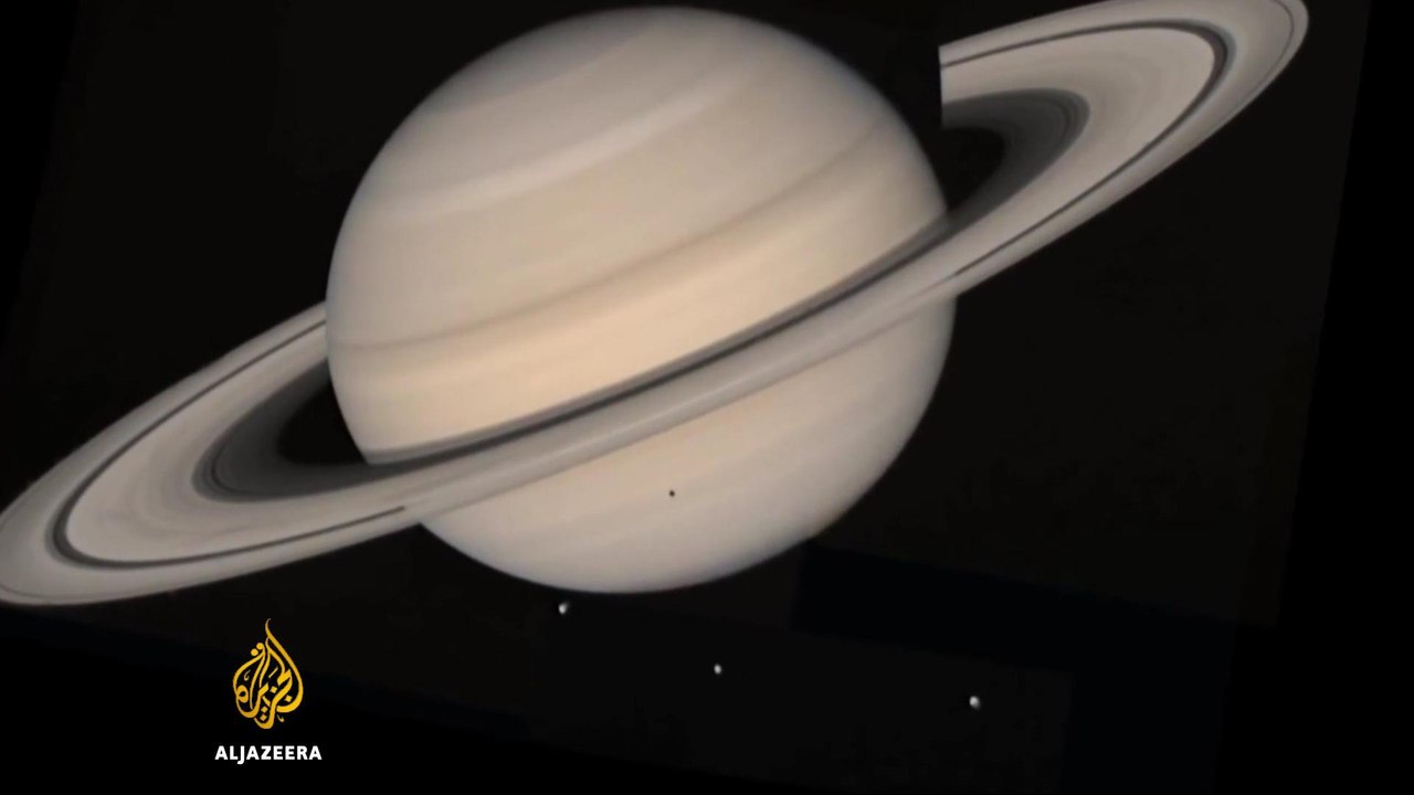 Space probe Cassini flies inside Saturn's rings