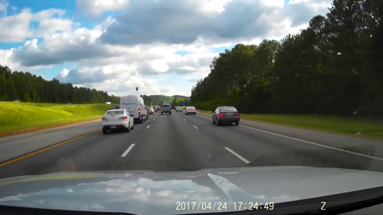 Lâches ton téléphone en conduisant... ACCIDENT !